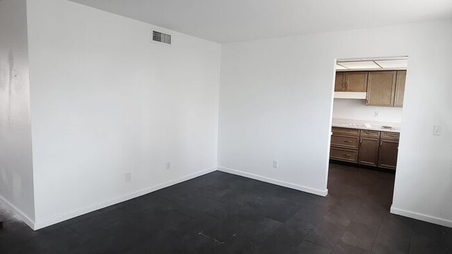 Building Photo - Contemporary 4-bedroom, 3-bath remodeled h...