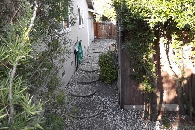 Building Photo - 3863 Campolindo Dr