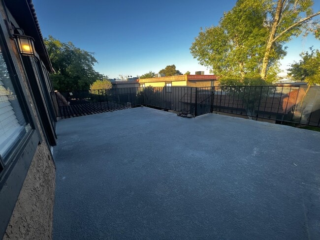 Building Photo - 301 Brookside Ln