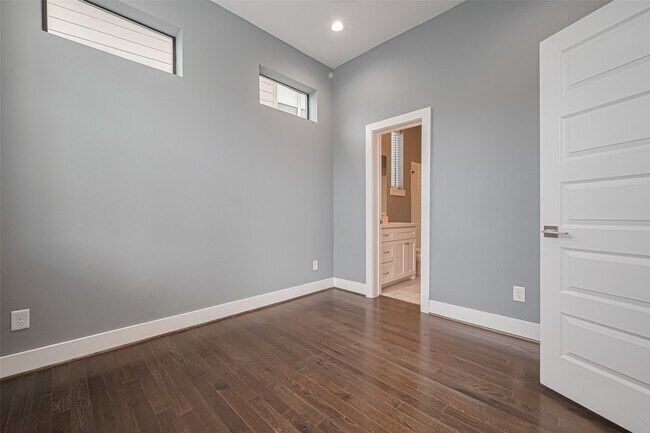 Building Photo - 4318 Center St