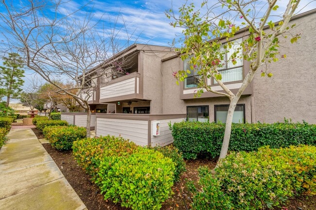 Building Photo - 9189 Village Glen Dr