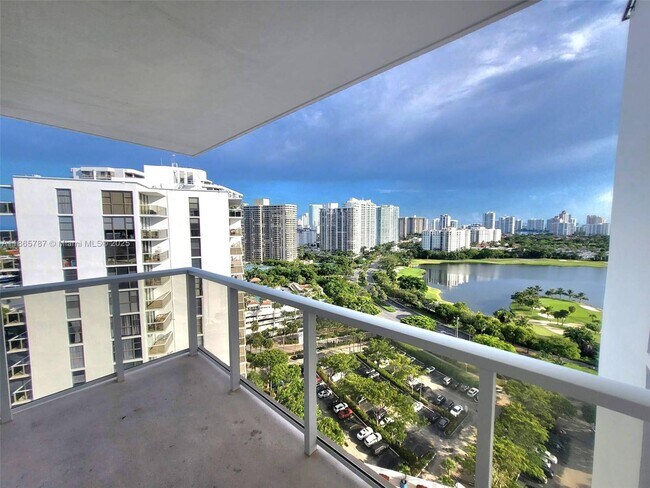 Building Photo - 3701 N Country Club Dr