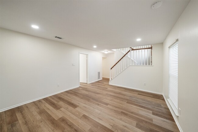 Building Photo - 3018 Sycamore Springs Dr