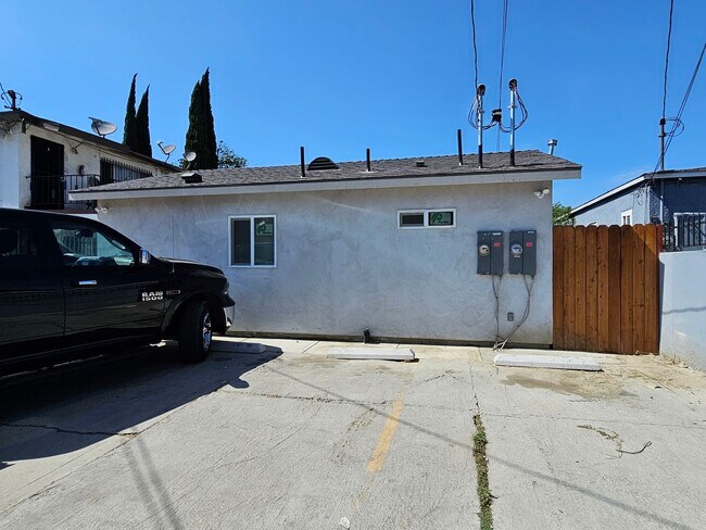 Building Photo - EE741F