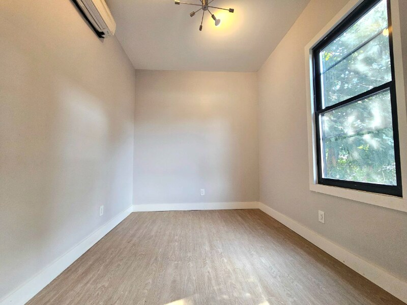 Building Photo - 226 Roseville Ave