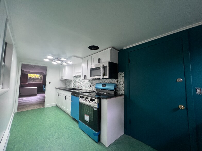 Building Photo - 317-319 NE 66th Ave