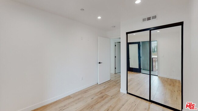 Building Photo - 6811 Gloria Ave