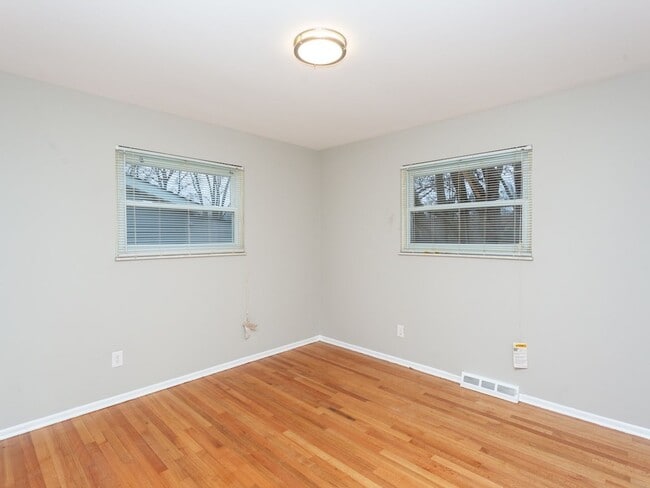 Building Photo - Charming 3 Bed 1 Bath Home