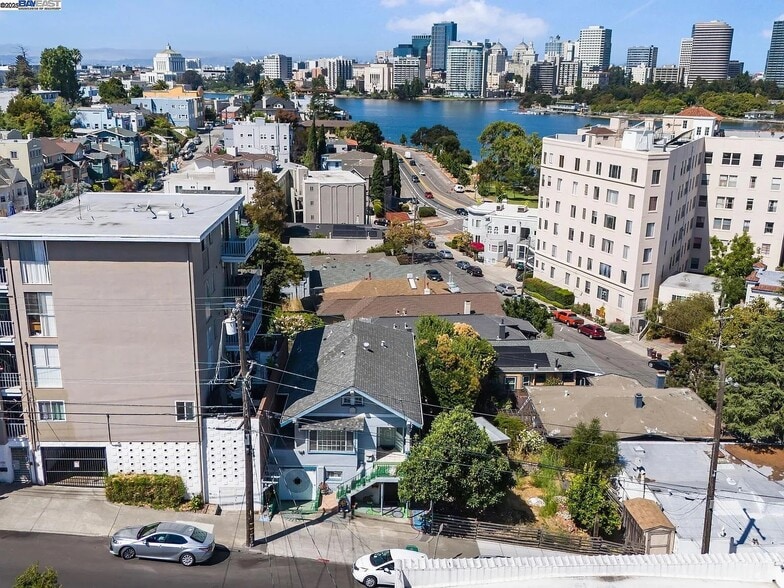 Building Photo - 473 Newton Ave