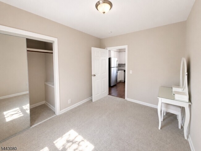 Building Photo - 28 Mabie St