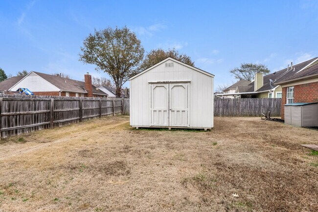 Building Photo - 6688 Millgrove Park Dr