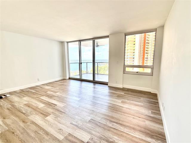Building Photo - 1541 Brickell Ave