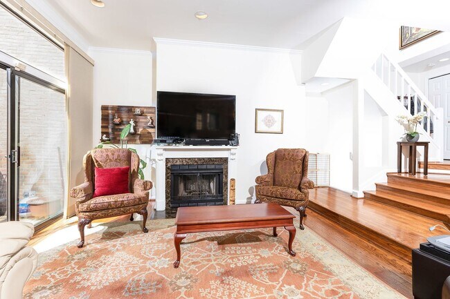 Building Photo - Stunning 4 Bedroom 3 and a Half Bath Bethe...