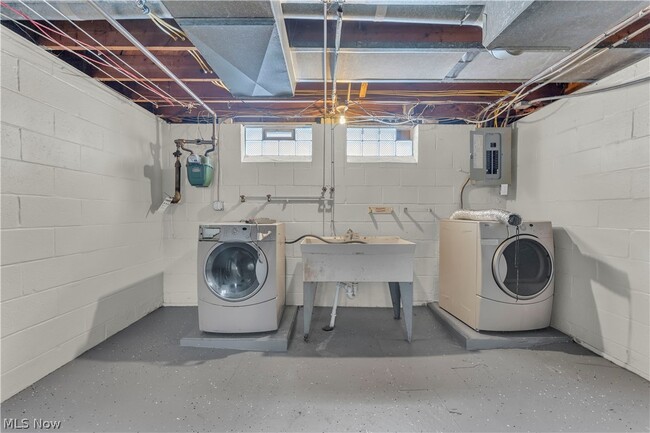 Building Photo - 23760 Puritan Ave