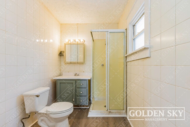 Building Photo - 900 1/2 West Main Street - NA