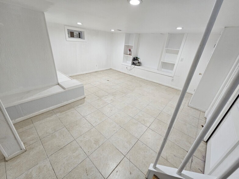 Building Photo - 640 Derby Ave