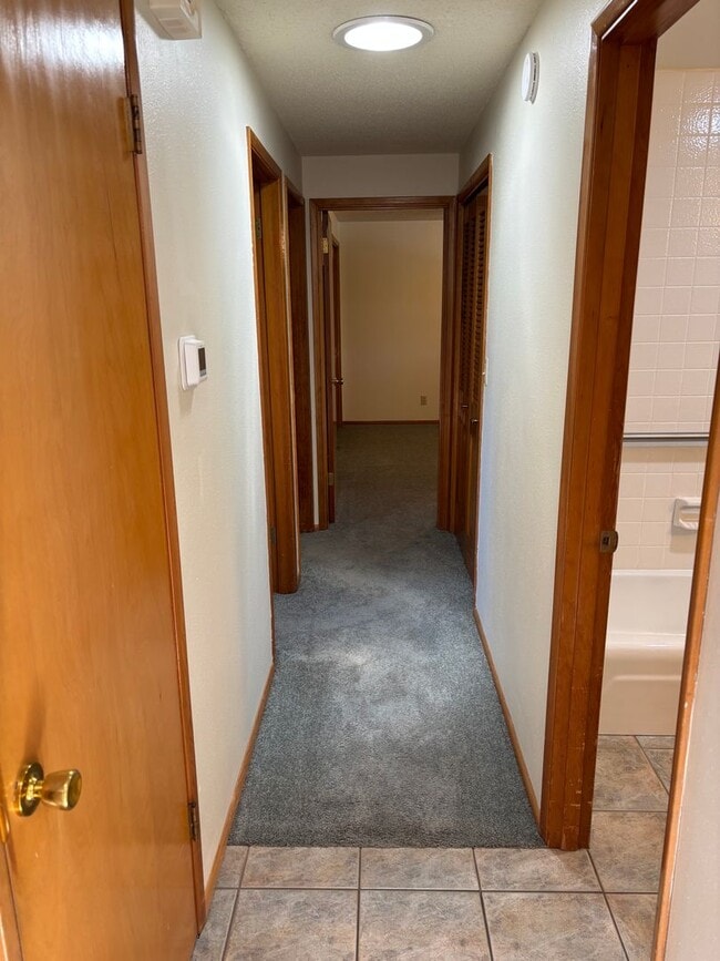 Building Photo - Riverfront home!!!! 3 Bedroom near downtow...