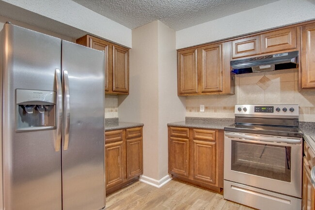 Building Photo - Fully Renovated 3/2 Just Minutes from the ...