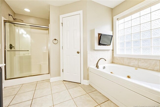 Building Photo - 5806 Rainsford Dr