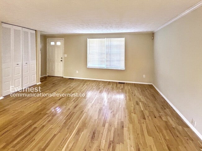 Building Photo - 493 Village Square Ct