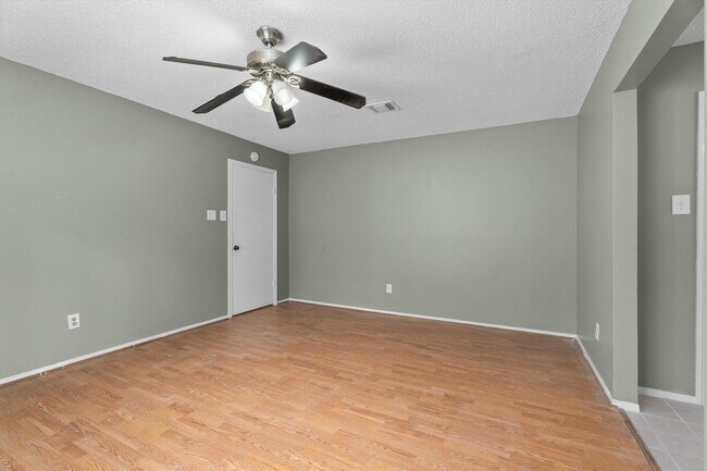 Building Photo - 6 S Pineplank Ct