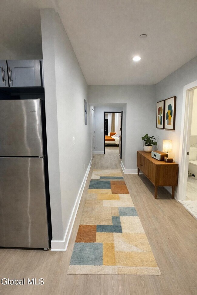 Building Photo - 5 Broadway