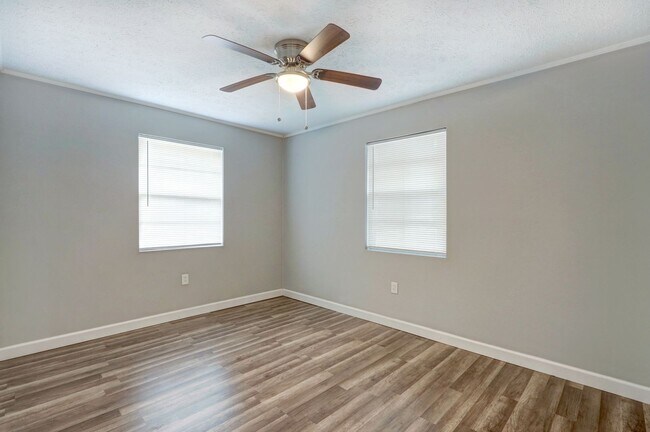 Building Photo - Large 3BR/1BA Downtown House For Rent Walking Distance to Daffin Park