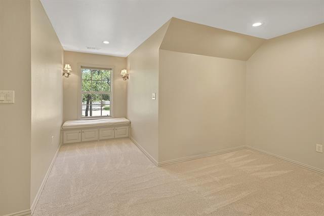 Building Photo - 10111 Bluffview Cir
