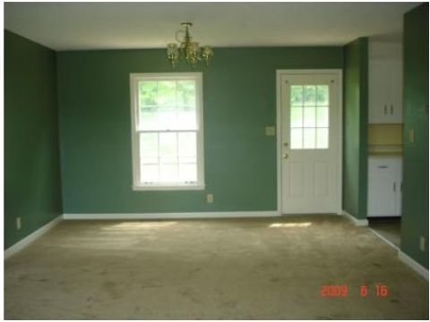 Building Photo - 3 Bedroom 2 Full Bath Home For Rent near Post!