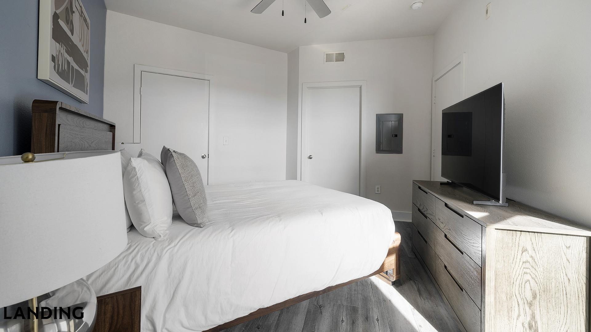 Building Photo - 810 W St Johns Ave