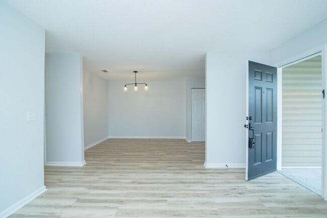 Building Photo - 1101 Scheidel Ct