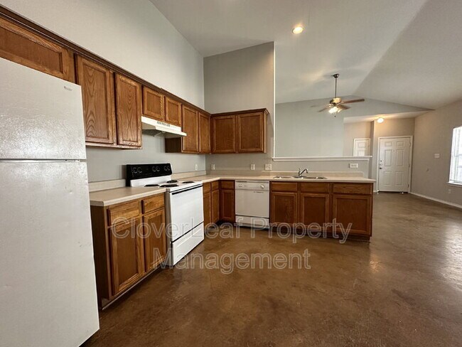 Building Photo - 5718 Golf Heights