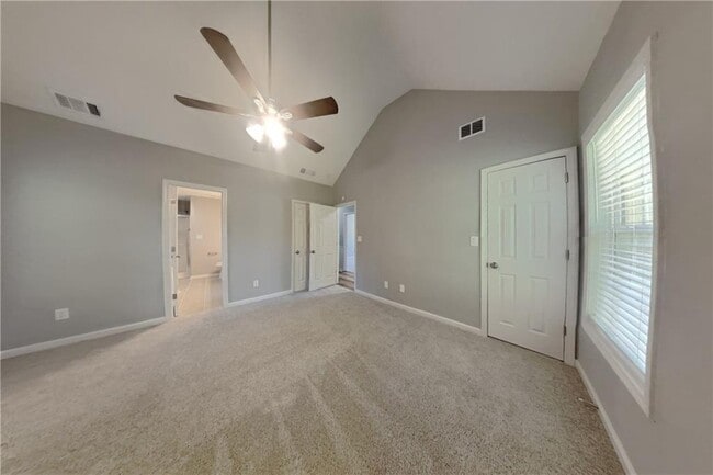 Building Photo - 1043 Foxhollow Tr