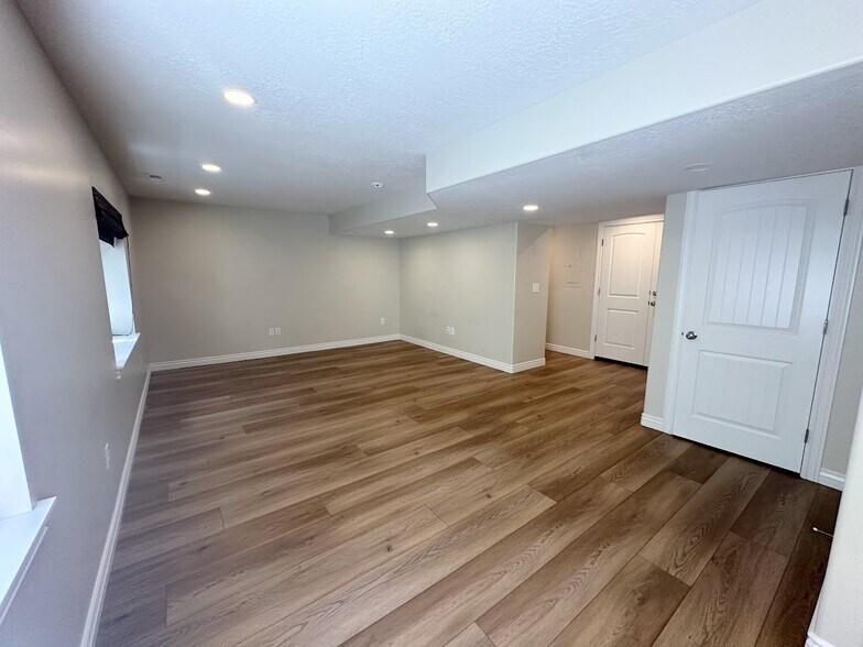 Building Photo - 10218 Bayhill Dr