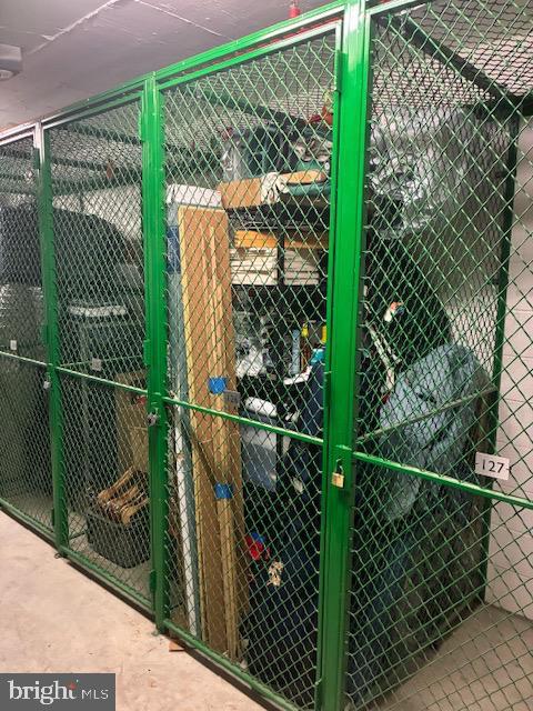 Building Photo - 8220 Crestwood Heights Dr