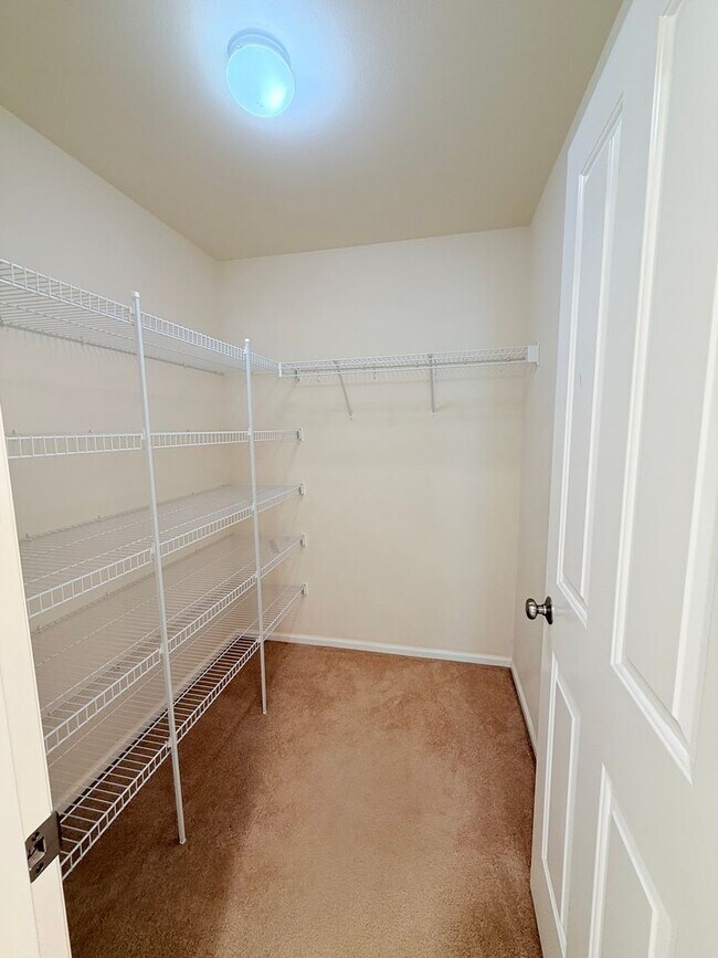 Building Photo - For Rent – Bright & Spacious Home with Bonus Room