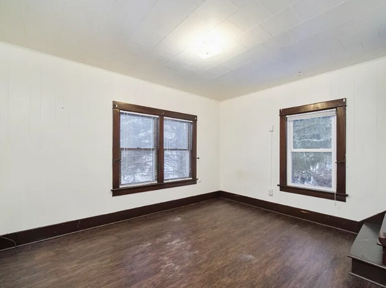 Building Photo - 720 E Ludington Ave