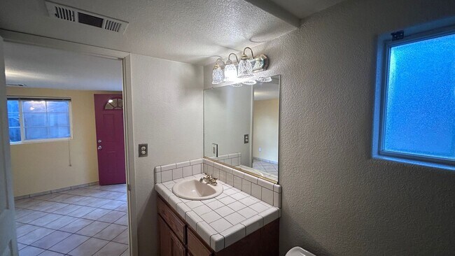 Building Photo - 1404 Teresa St