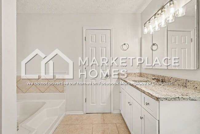 Building Photo - 2699 Foxglove Dr SW