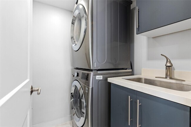 Building Photo - 3900 Galt Ocean Dr