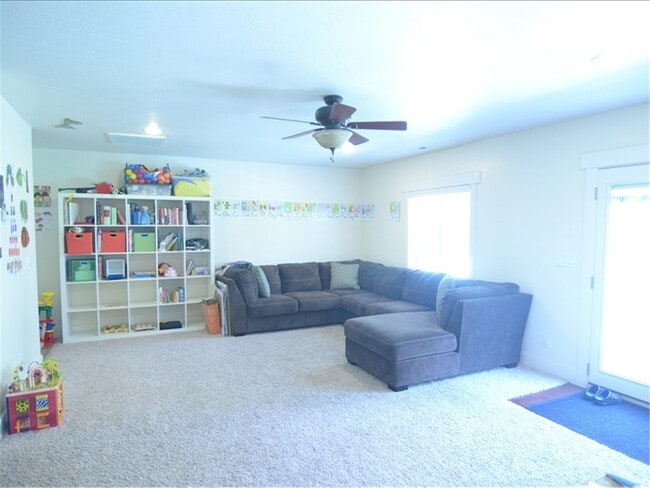 Building Photo - MUST SEE! Beautiful 4 Bedroom/3 Bathroom Home--Near BYU and Peaks Ice Arena