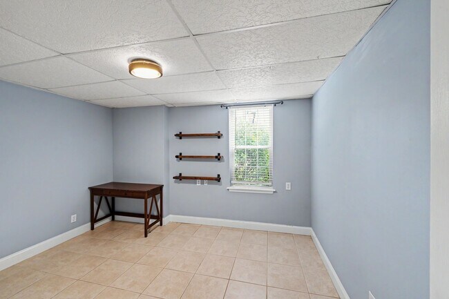 Building Photo - Exceptional 5-Bedroom Home with Finished Basement in Prime Location!