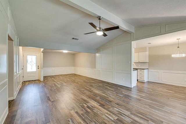 Building Photo - 2101 Warwick Dr