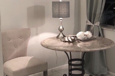 Dining area - 1810 E Oakland Park Blvd