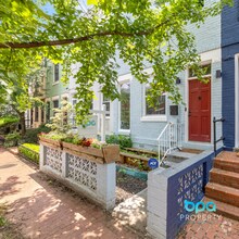 Building Photo - 1217 Duncan Pl NE