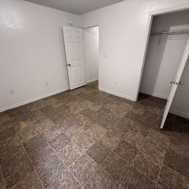 Building Photo - 1022 Freeport Ct