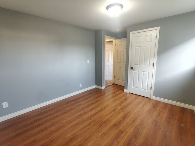Building Photo - Updated Condo in West Richland