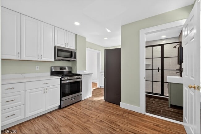 Building Photo - 19 Sylvan Pl