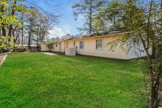 Building Photo - 5606 Warwick Dr