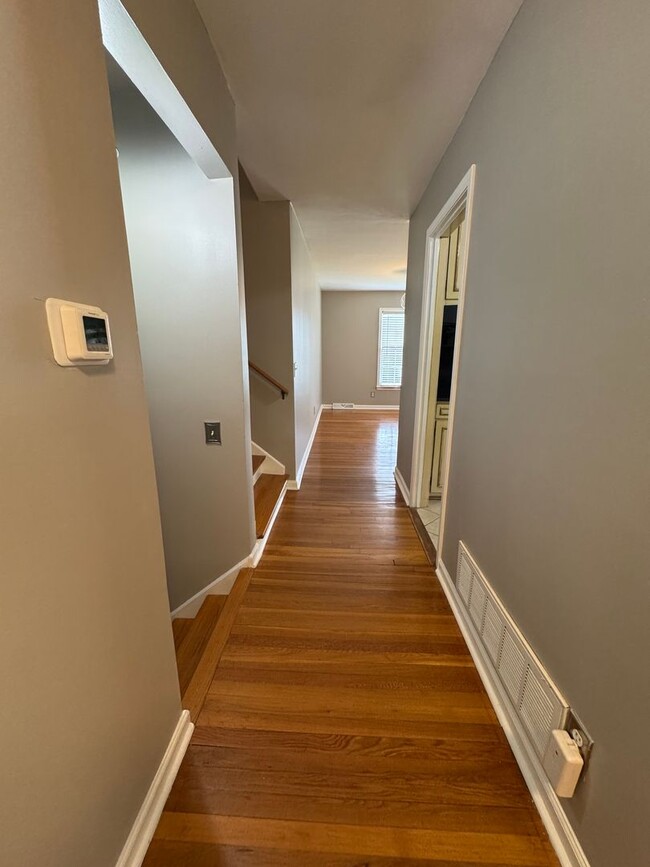 Building Photo - Beautiful 4/3 House with Bonus Room in Wes...